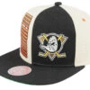 Anaheim Ducks Pop Panel Off White/Black Snapback - Mitchell & Ness