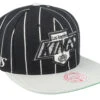 Los Angeles Kings Team Pin Black/Grey Snapback - Mitchell & Ness